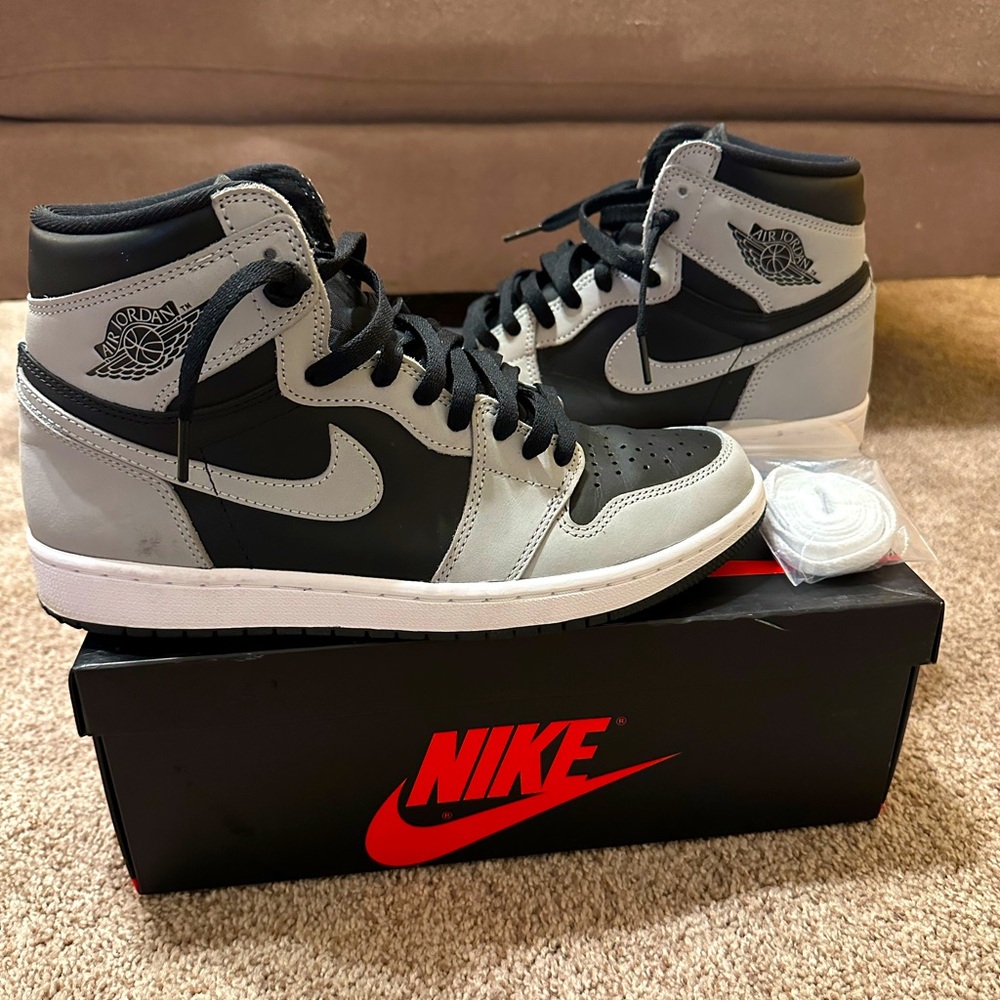 Jordan 1 Retro High, Shadow 2.0. Size 9.5. Black/white/smoke grey.